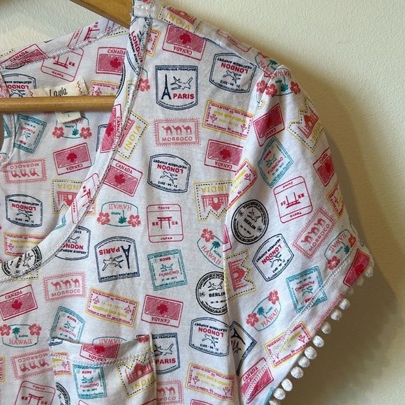 Adorable summer travel shirt. Layla brand, size Women’s L,cute post stamp emblem - Picture 2 of 5